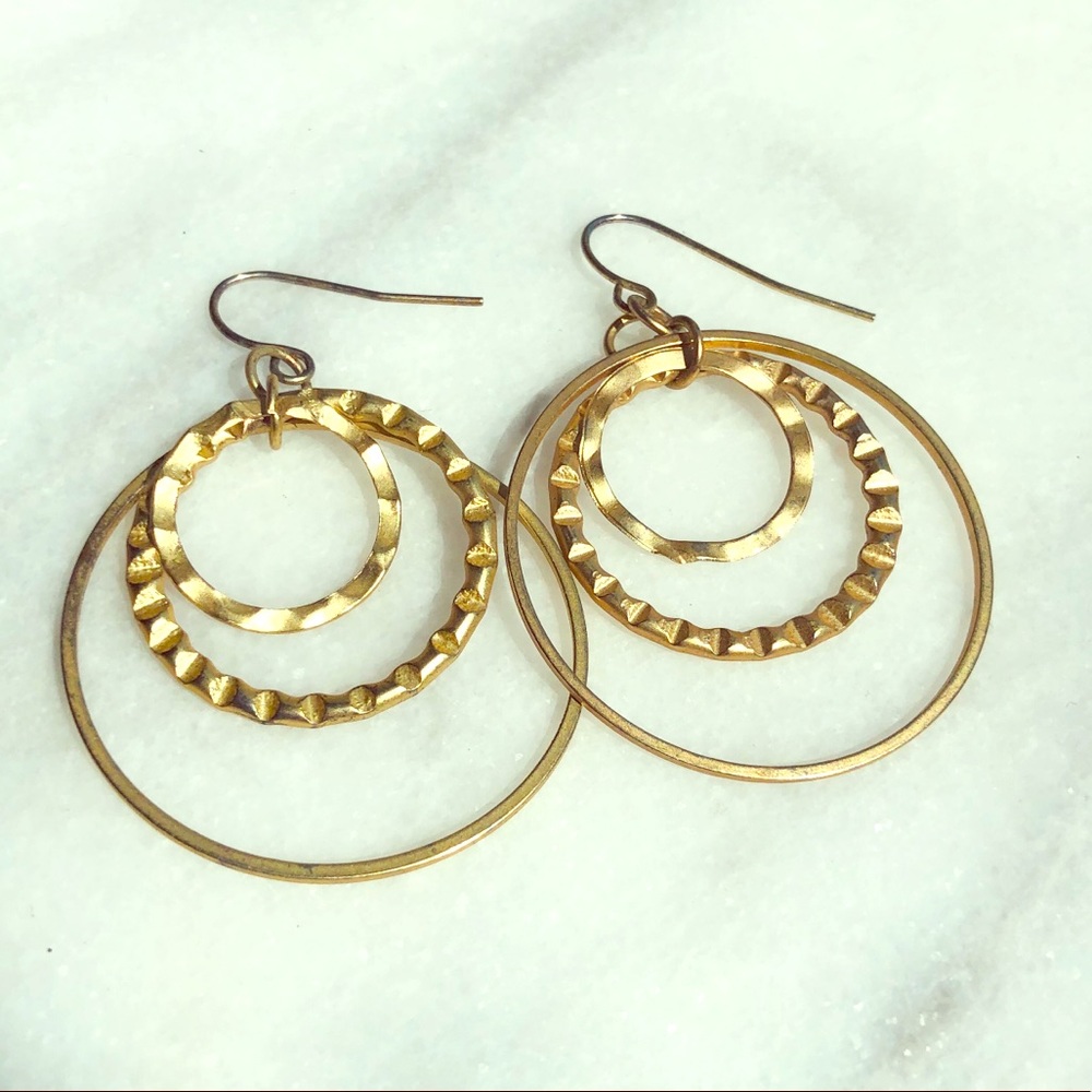 Multi gold hoop sparkle fashion earrings.
